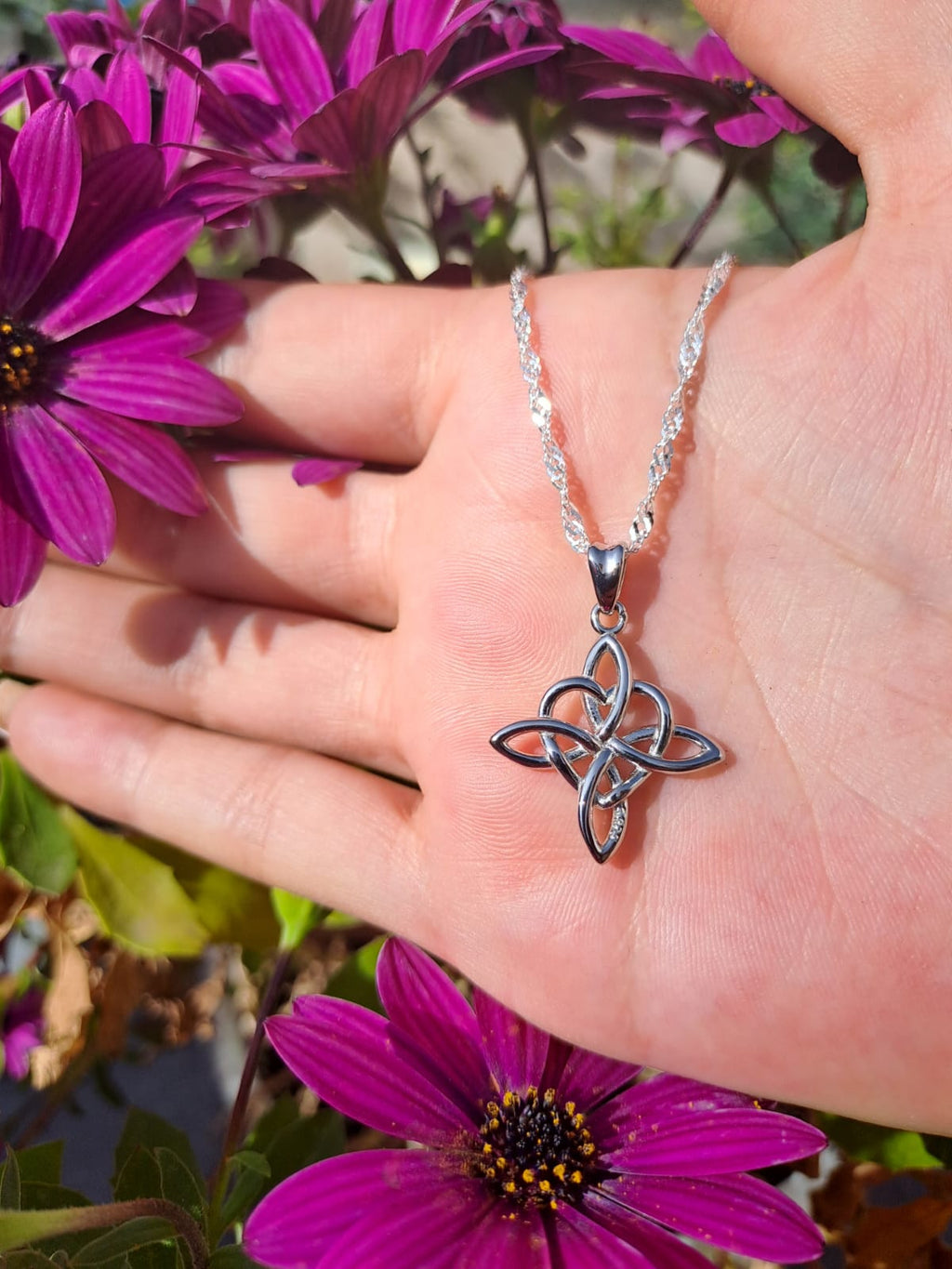 Colgante Nudo de Bruja Corazón con Cadena de Plata 50 cm.