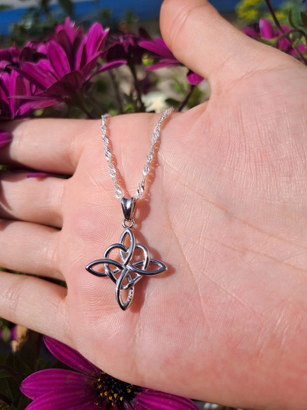 Colgante Nudo de Bruja Corazón con Cadena de Plata 50 cm.