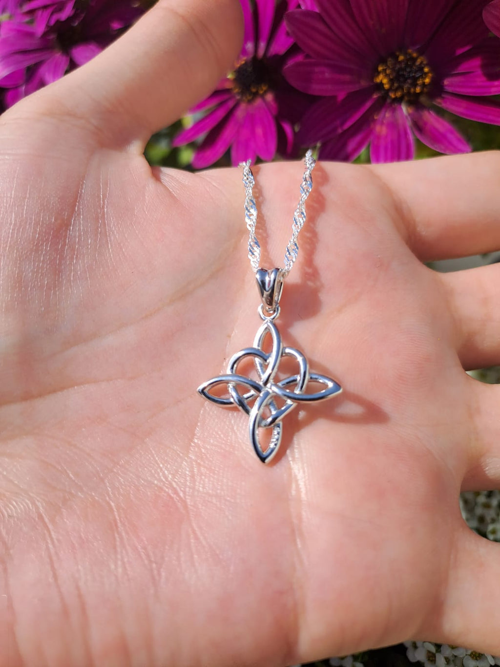 Colgante Nudo de Bruja Corazón con Cadena de Plata 50 cm.